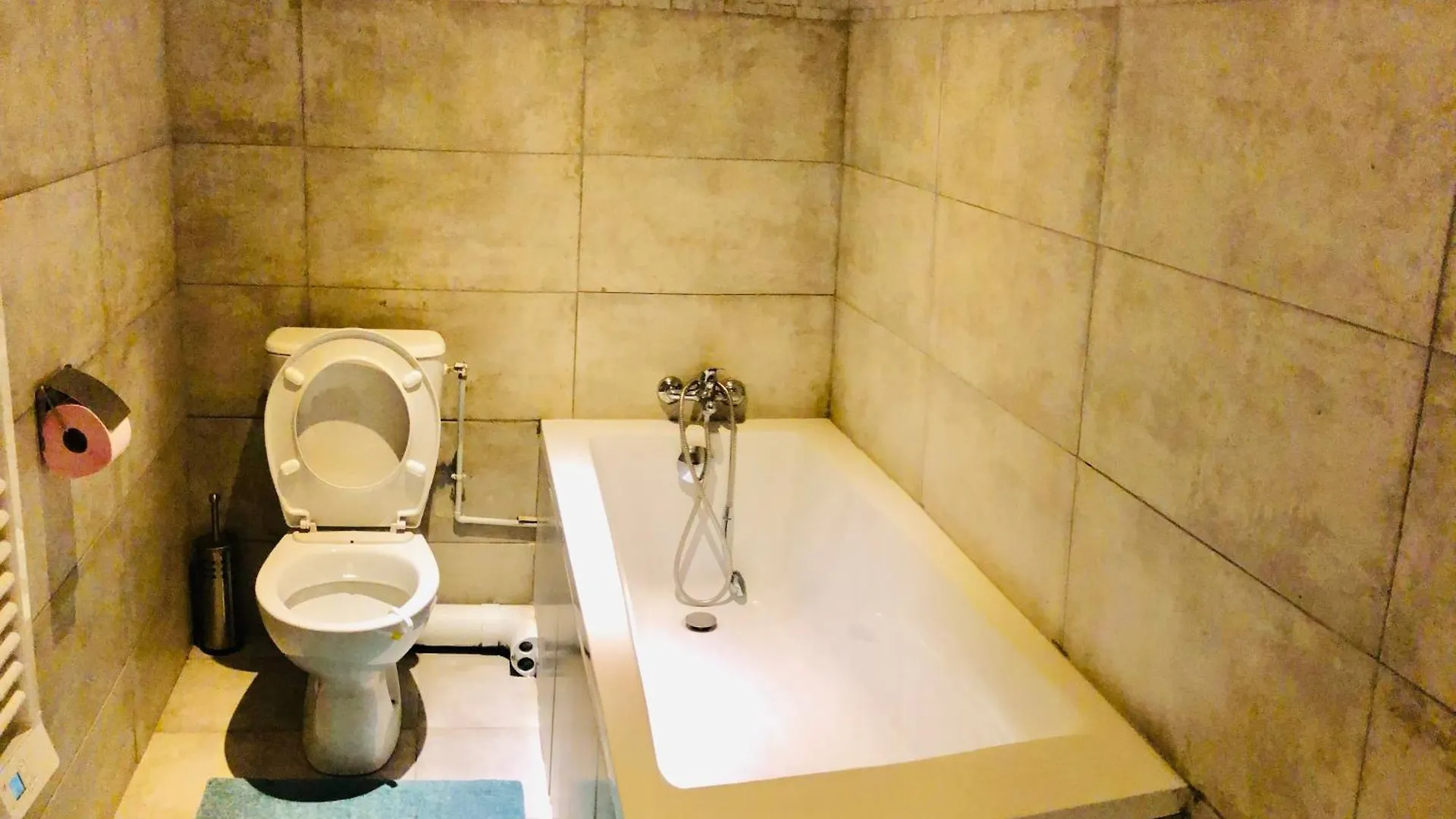 Metro Gambetta Apartment Paris
