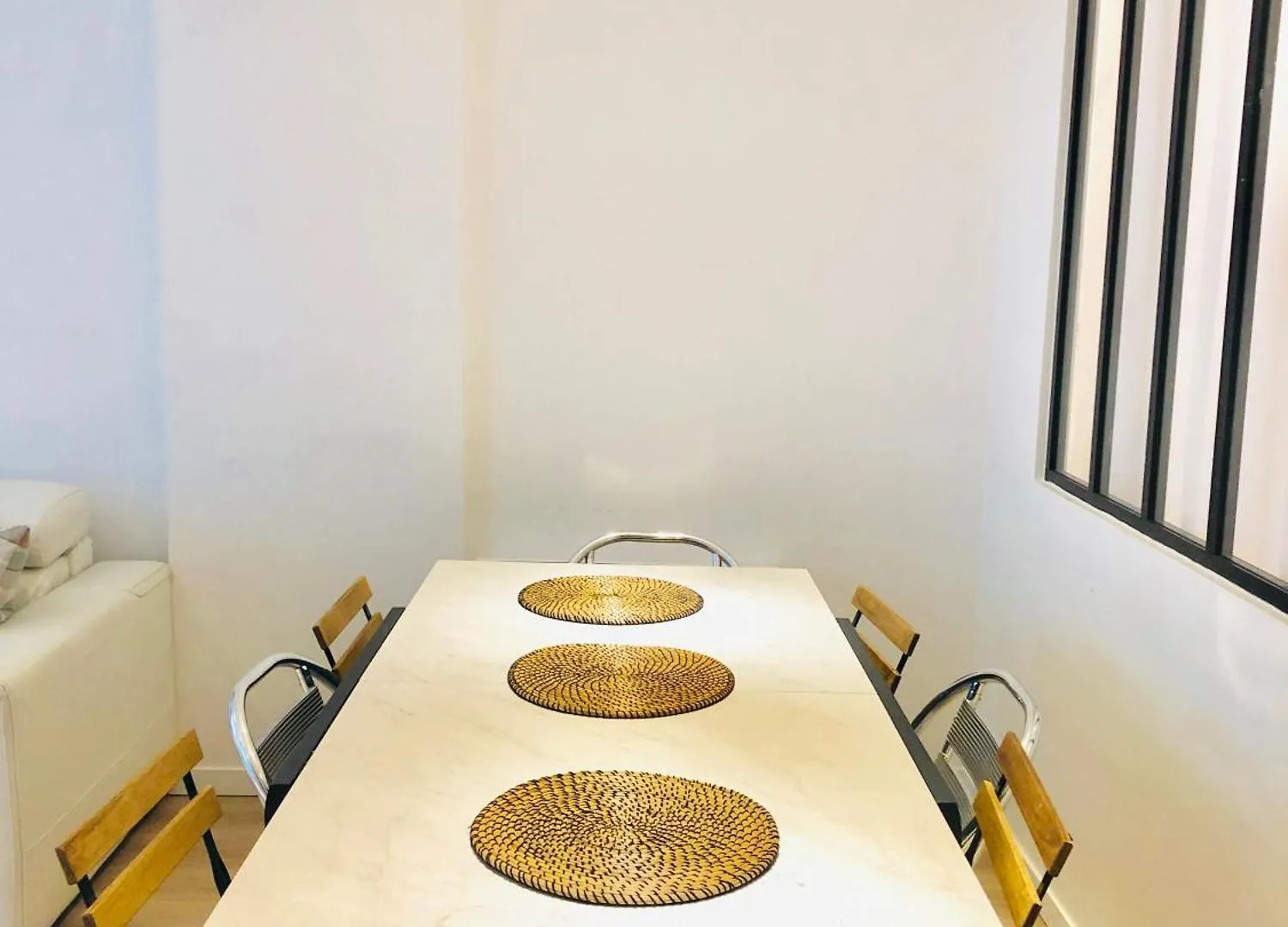 Metro Gambetta Apartment Paris