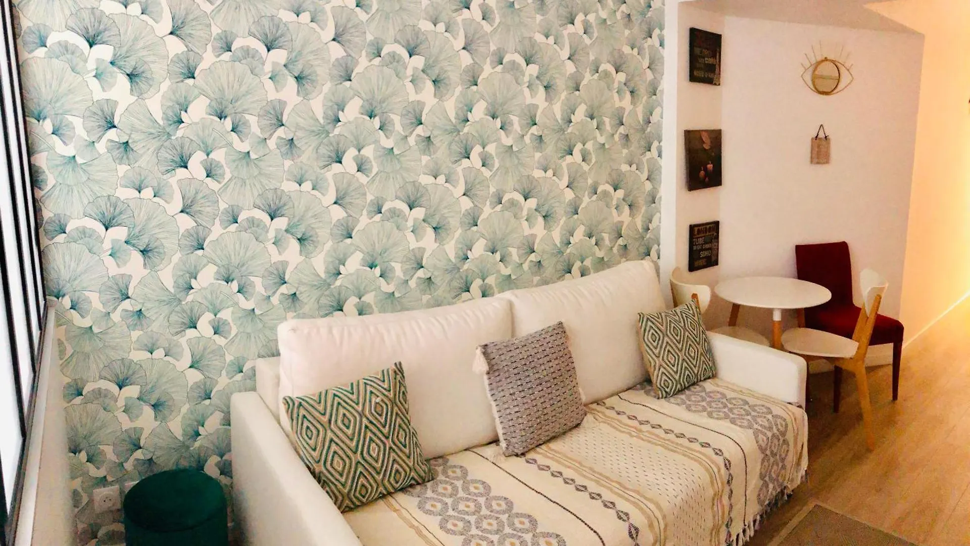 Metro Gambetta Apartment Paris