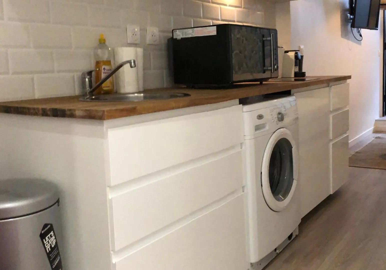 Metro Gambetta Apartment Paris